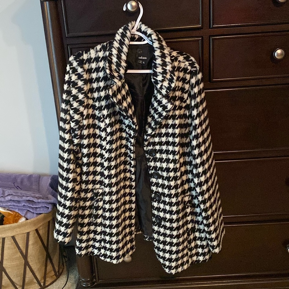 Houndstooth Coat, Size X-Large, White and Black Pattern, Worn Only Once: